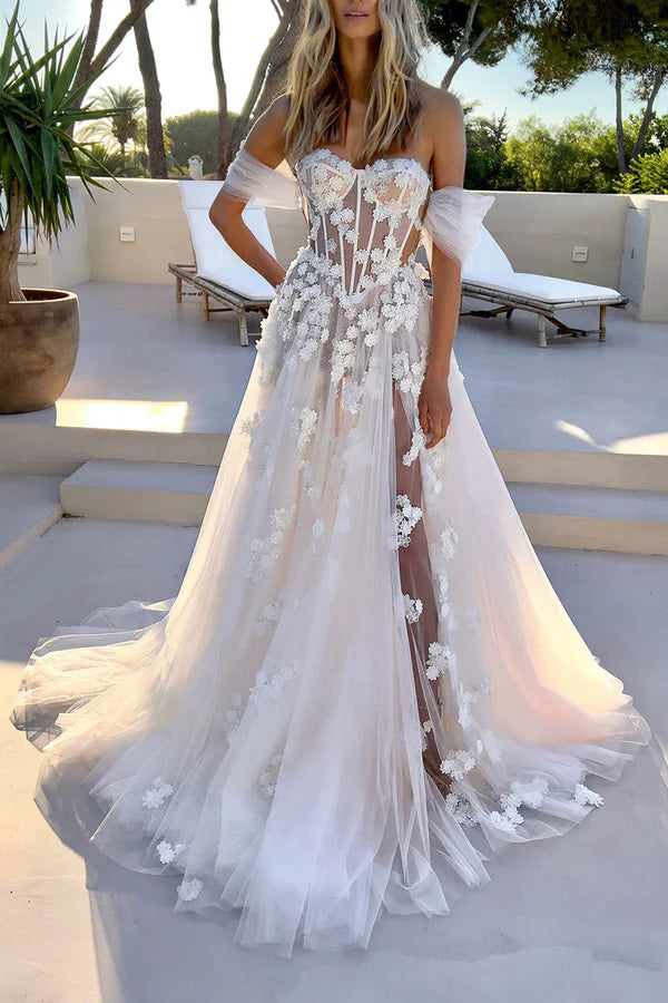 Vestido de novia bohemio con apliques de encaje y escote en forma de corazón
